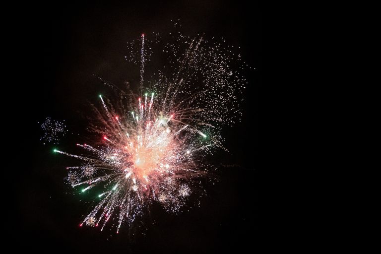 farbenfrohes Silvesterfeuerwerk