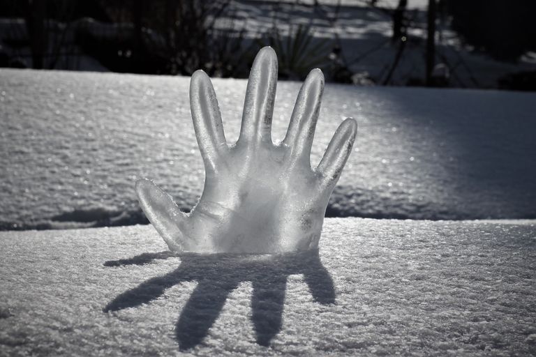 eiskaltes Schattenhändchen