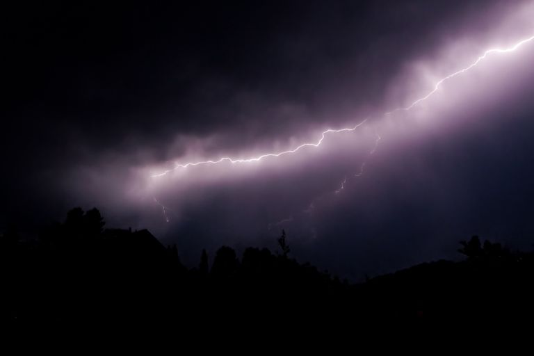 Blitz im Regen